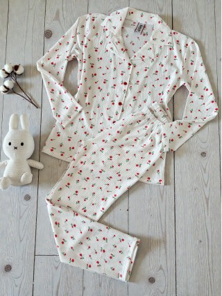 Pijama dama ieftina bumbac lunga cu pantaloni lungi albi si bluza alba cu imprimeu trandafiri