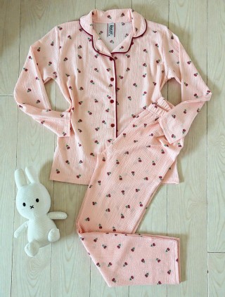 Pijama dama ieftina bumbac lunga cu pantaloni lungi roz si bluza roz cu imprimeu trandafiri