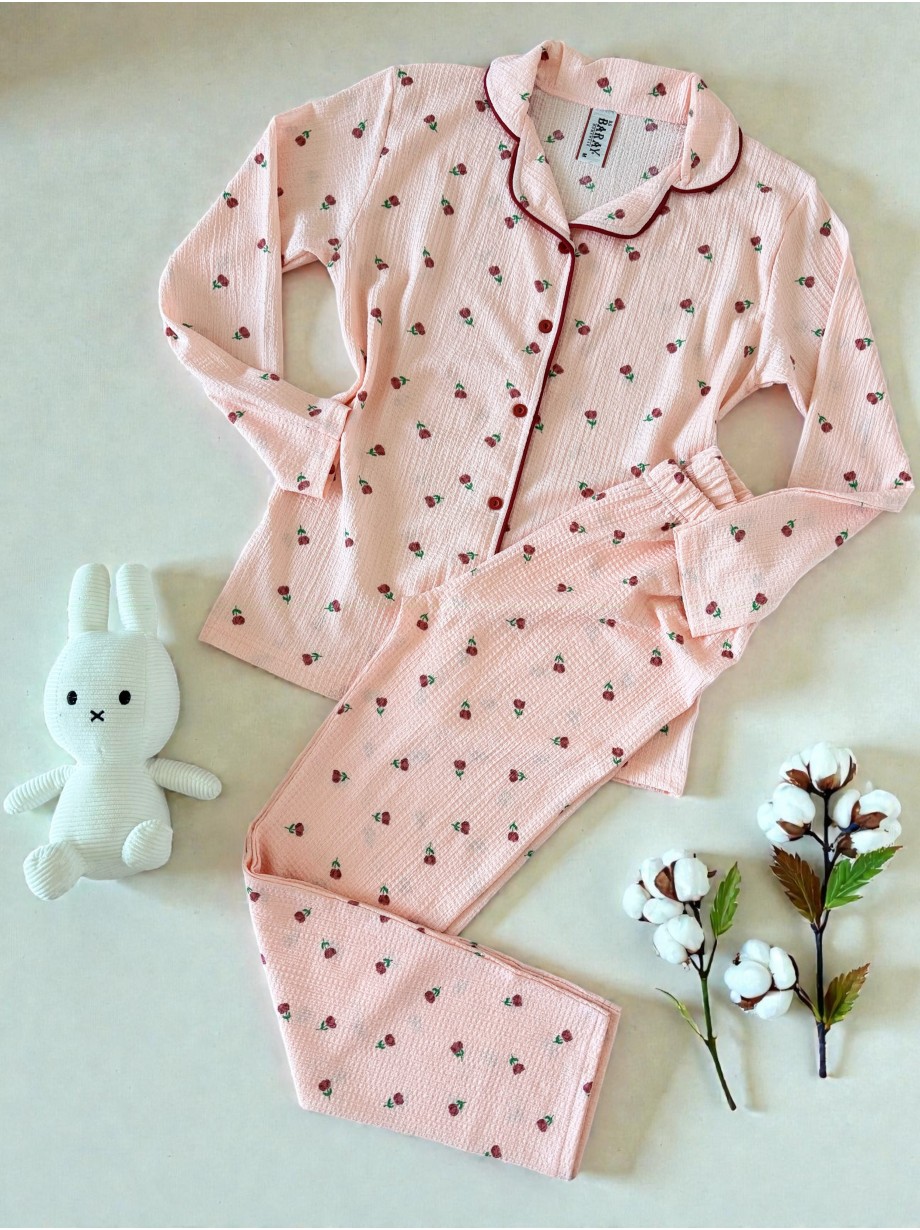 Pijama dama ieftina bumbac lunga cu pantaloni lungi roz si bluza roz cu imprimeu trandafiri