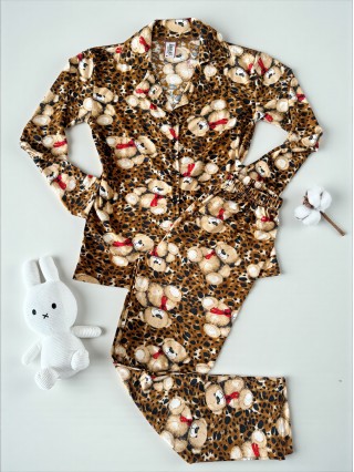 Pijama dama ieftina din bumbac fin, mai larguta - lejera cu pantaloni lungi si bluza lunga cu imprimeu Bears maro