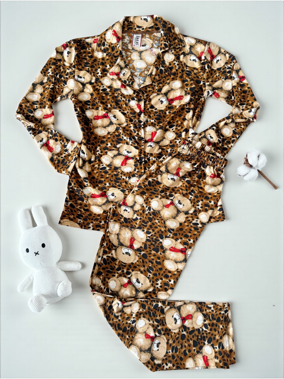 Pijama dama ieftina din bumbac fin, mai larguta - lejera cu pantaloni lungi si bluza lunga cu imprimeu Bears maro