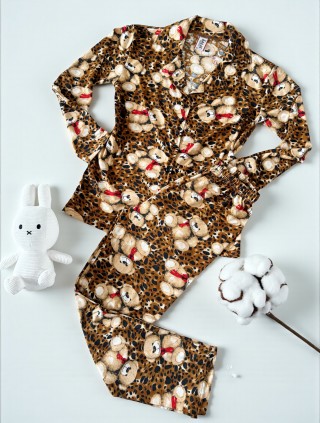 Pijama dama ieftina din bumbac fin, mai larguta - lejera cu pantaloni lungi si bluza lunga cu imprimeu Bears maro