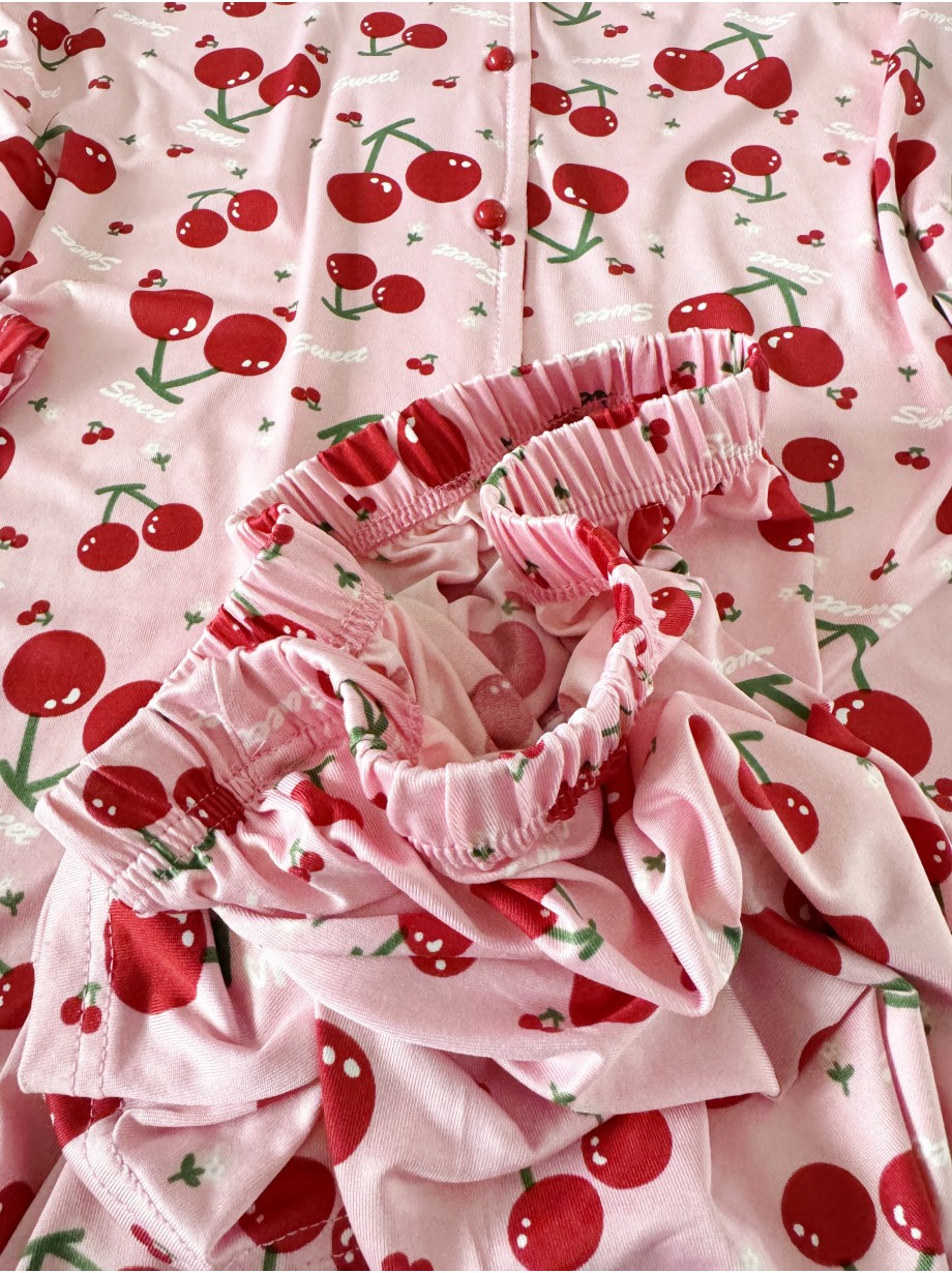 Pijama dama ieftina din bumbac fin, mai larguta - lejera cu pantaloni lungi si bluza lunga cu imprimeu CIRESE JUICY