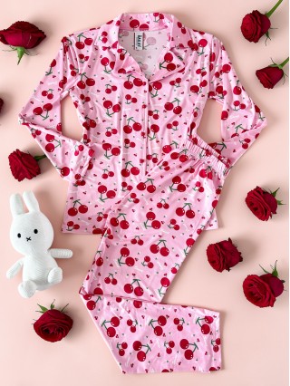 Pijama dama ieftina din bumbac fin, mai larguta - lejera cu pantaloni lungi si bluza lunga cu imprimeu CIRESE JUICY