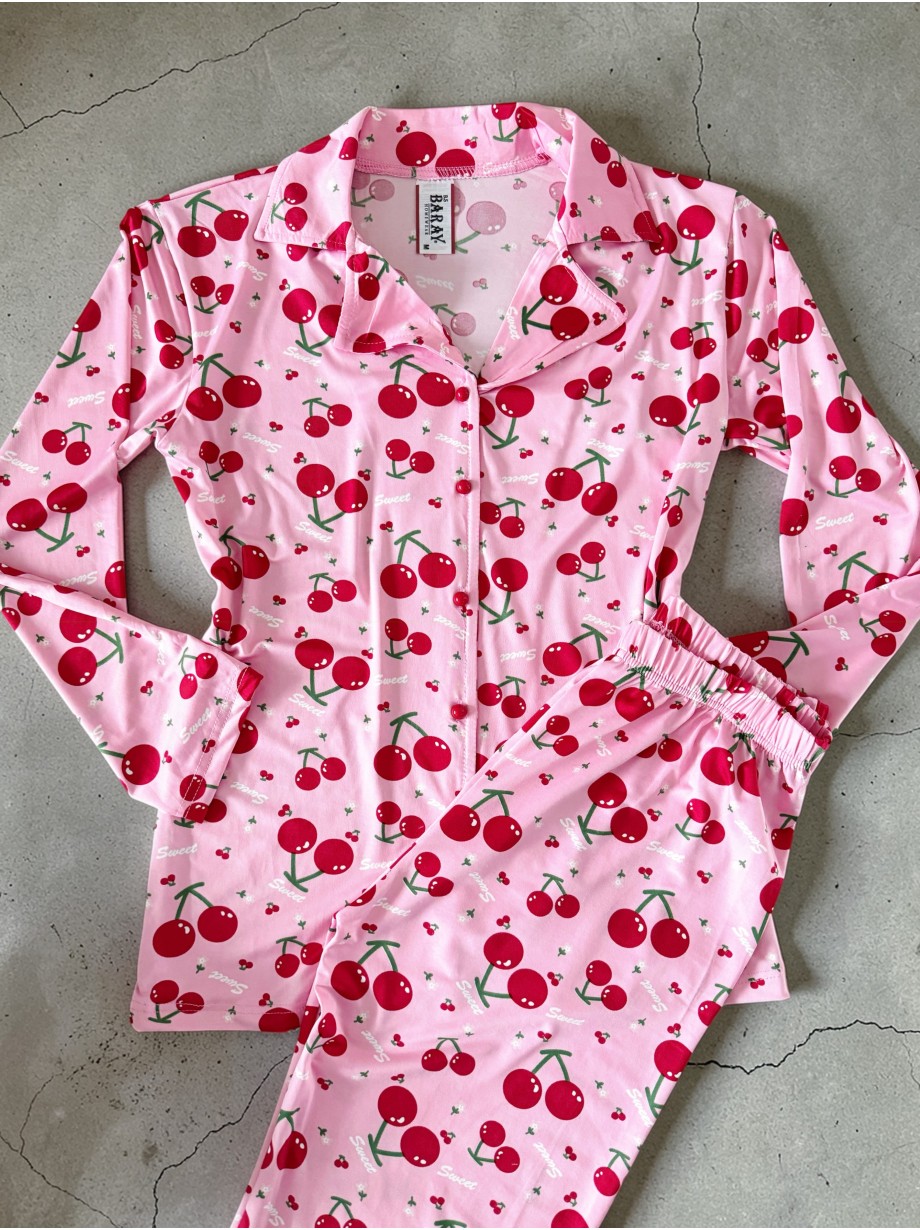 Pijama dama ieftina din bumbac fin, mai larguta - lejera cu pantaloni lungi si bluza lunga cu imprimeu CIRESE JUICY