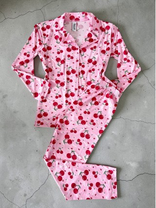 Pijama dama ieftina din bumbac fin, mai larguta - lejera cu pantaloni lungi si bluza lunga cu imprimeu CIRESE JUICY