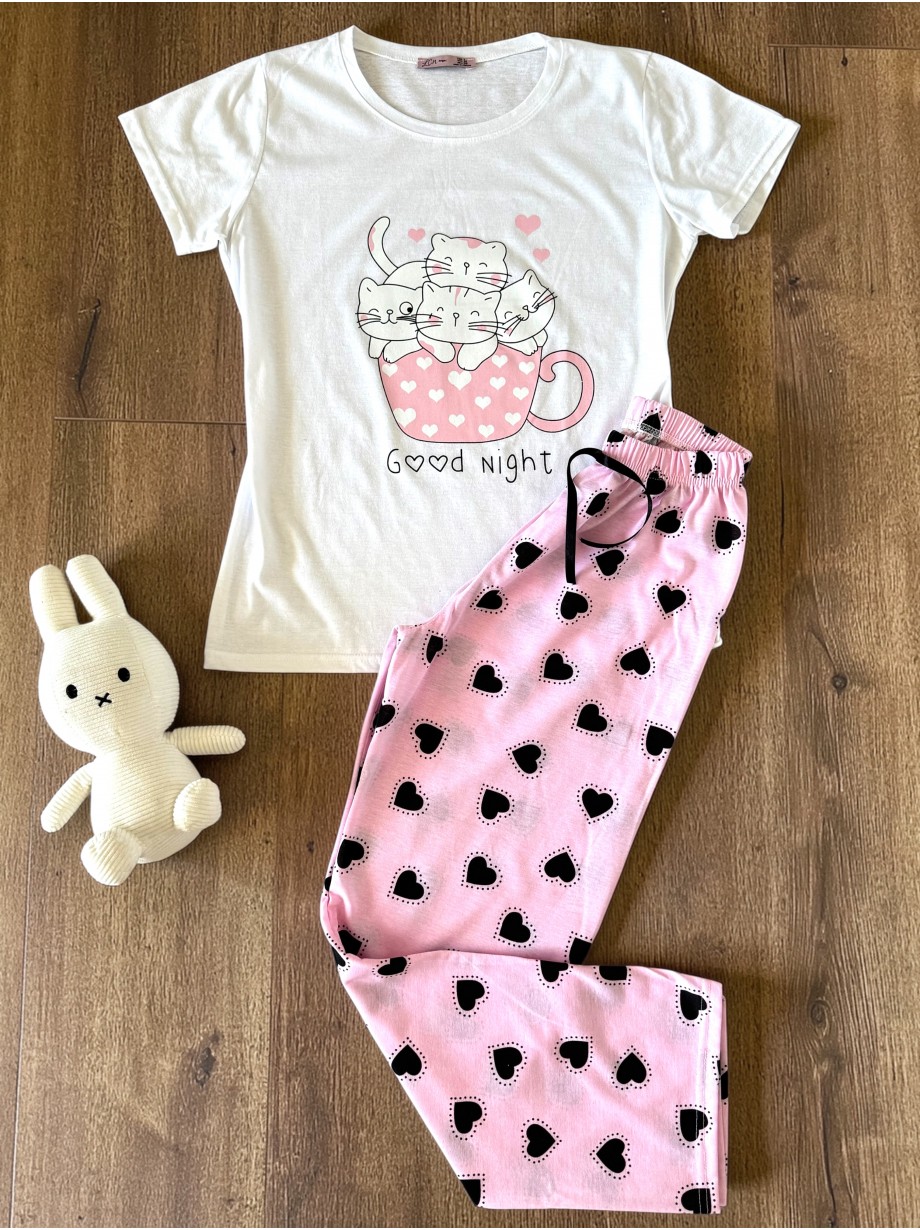 Pijama dama ieftina bumbac lunga cu pantaloni lungi roz cu inimioare si tricou alb cu imprimeu GOOD NIGHT pisicute adorabile