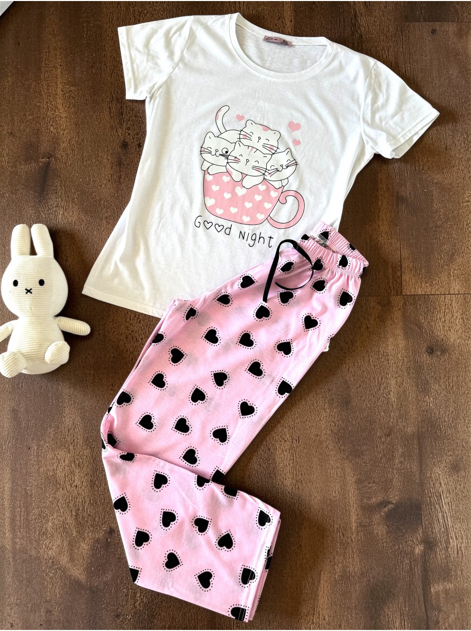Pijama dama ieftina bumbac lunga cu pantaloni lungi roz cu inimioare si tricou alb cu imprimeu GOOD NIGHT pisicute adorabile