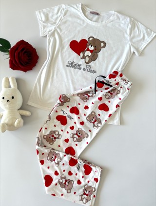 Pijama dama din bumbac ieftina cu pantaloni lungi cu inimioare si tricou alb cu imprimeu Little Bear HEARTS