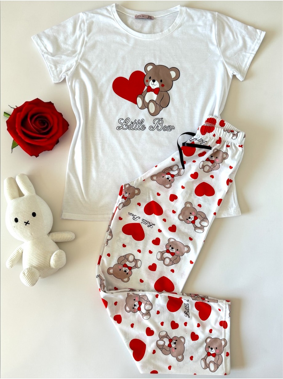 Pijama dama din bumbac ieftina cu pantaloni lungi cu inimioare si tricou alb cu imprimeu Little Bear HEARTS