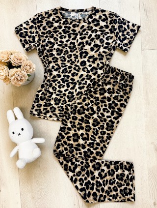Pijama dama bumbac ieftina cu pantaloni lungi si tricou cu imprimeu animal print