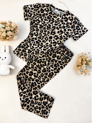 Pijama dama bumbac ieftina cu pantaloni lungi si tricou cu imprimeu animal print