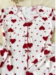 Pijama dama ieftina din bumbac alba cu pantaloni si bluza cu maneca lunga cu imprimeu INIMI ROSII