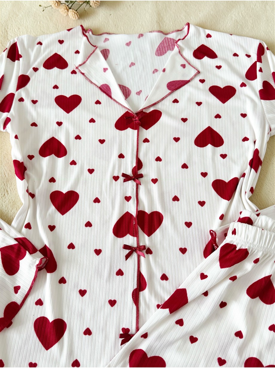 Pijama dama ieftina din bumbac alba cu pantaloni si bluza cu maneca lunga cu imprimeu INIMI ROSII