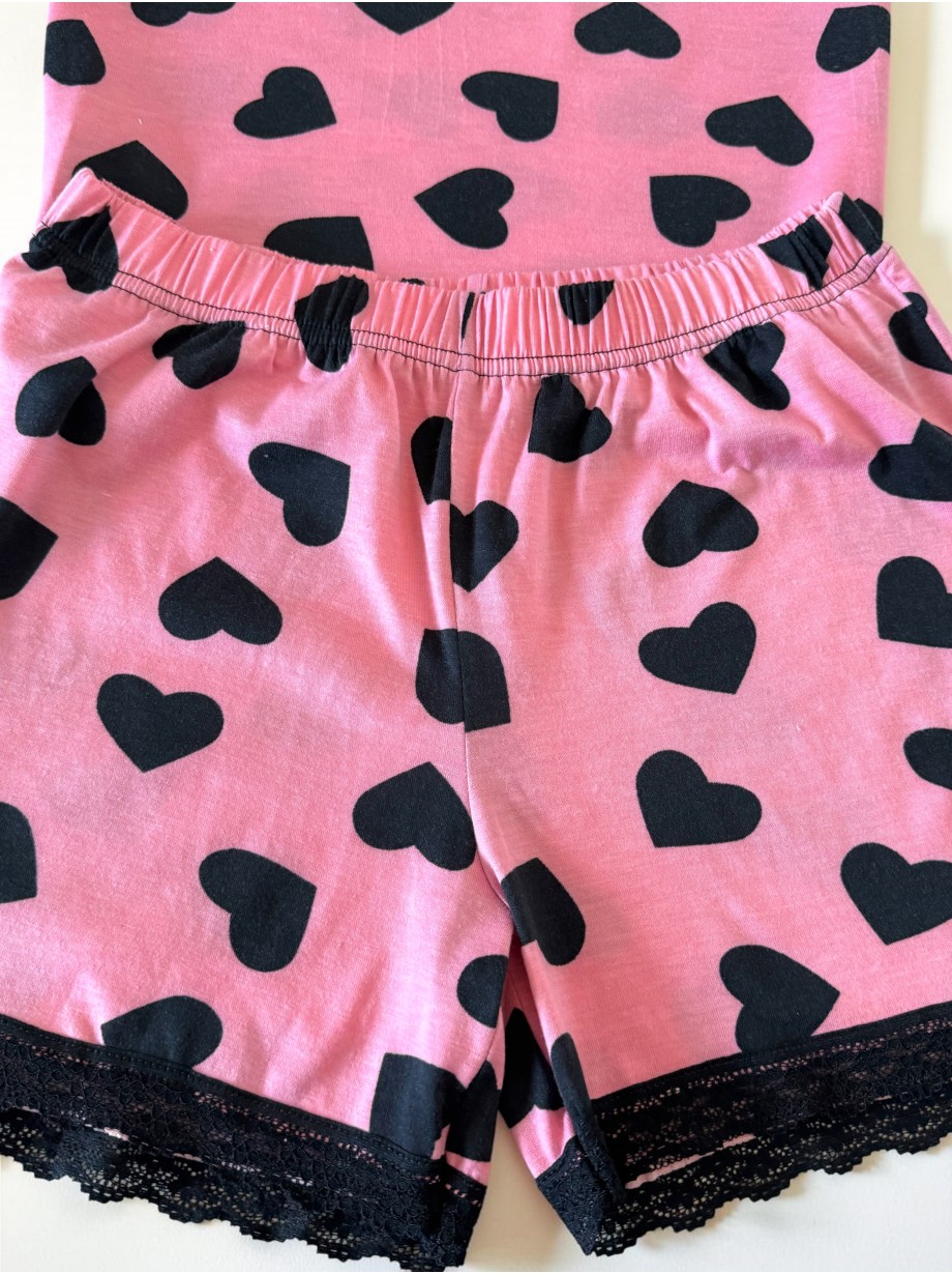Pijama dama din bumbac roz super draguta cu maieu si pantaloni scurti cu dantela si imprimeu inimioare