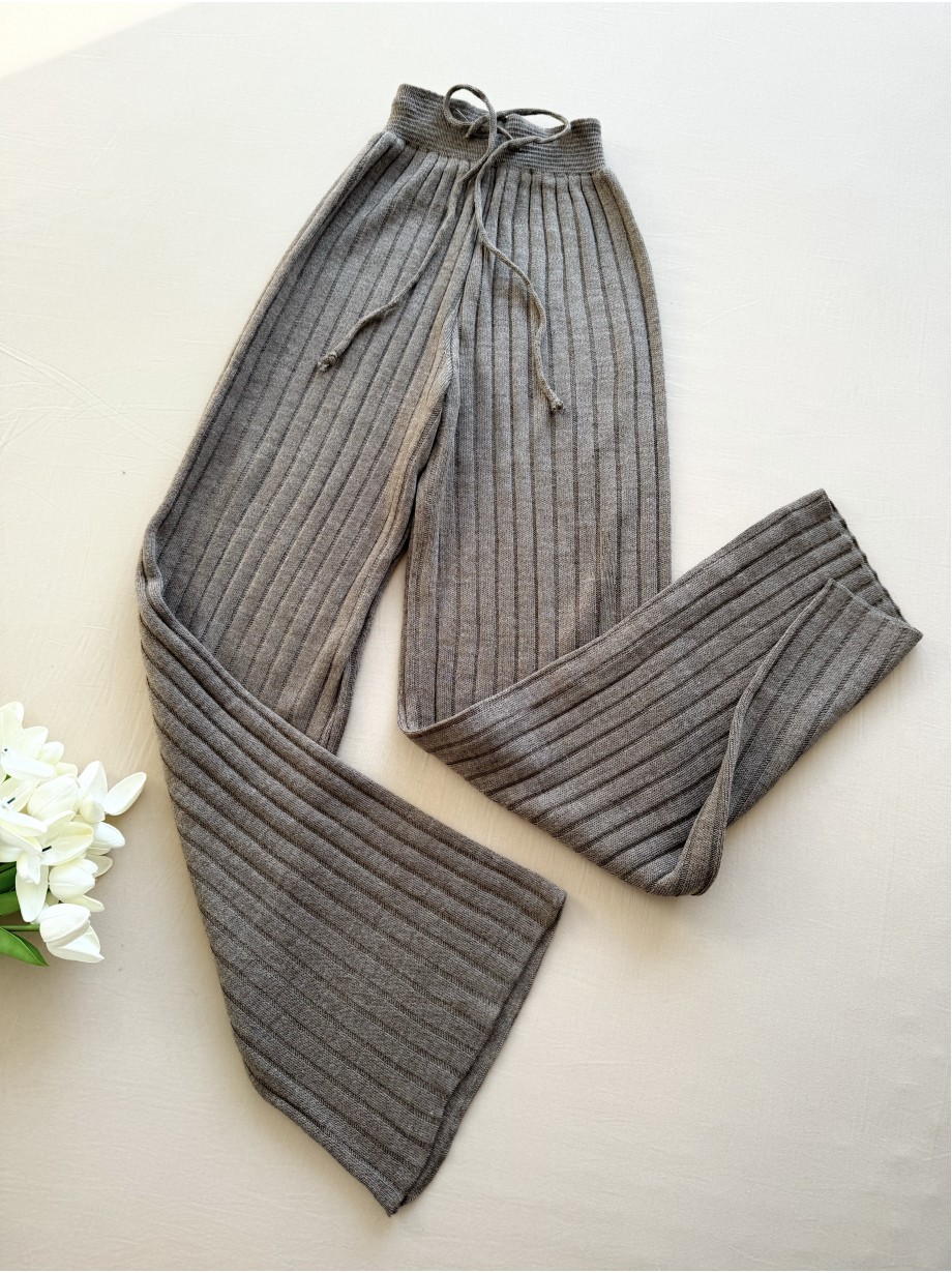 Pantaloni dama din tricot GROS maro taupe cu snur in talie