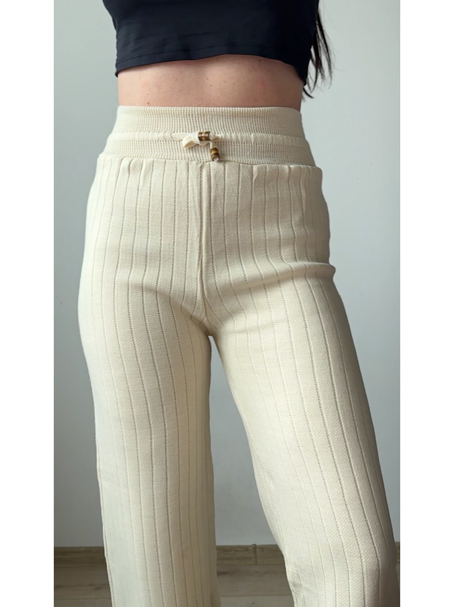 Pantaloni dama din tricot albi cu snur in talie