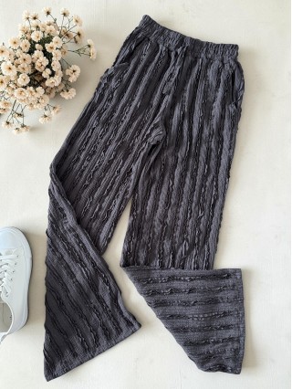 Pantaloni dama din bumbac gri inchis cu aspect creponat foarte versatili