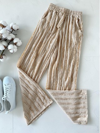 Pantaloni dama din bumbac bej cu aspect creponat foarte versatili