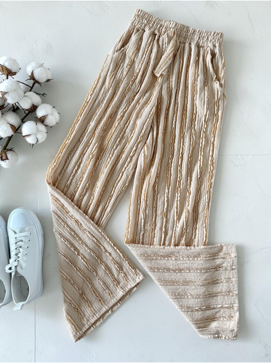 Pantaloni dama din bumbac bej cu aspect creponat foarte versatili