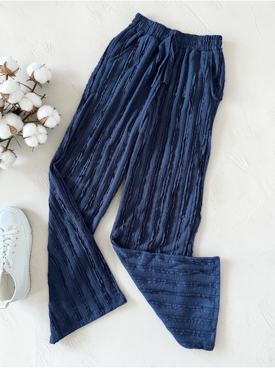 Pantaloni dama din bumbac bleumarin cu aspect creponat foarte versatili