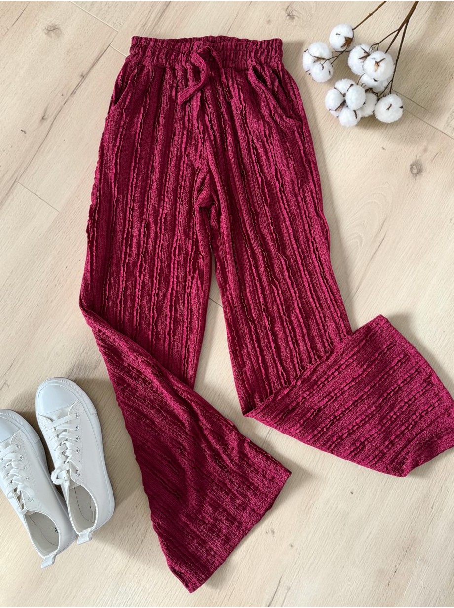 Pantaloni dama din bumbac visiniu cu aspect creponat foarte versatili