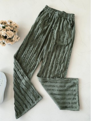 Pantaloni dama din bumbac khaki cu aspect creponat foarte versatili