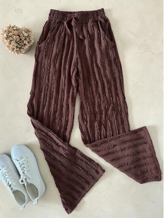 Pantaloni dama din bumbac maro cu aspect creponat foarte versatili