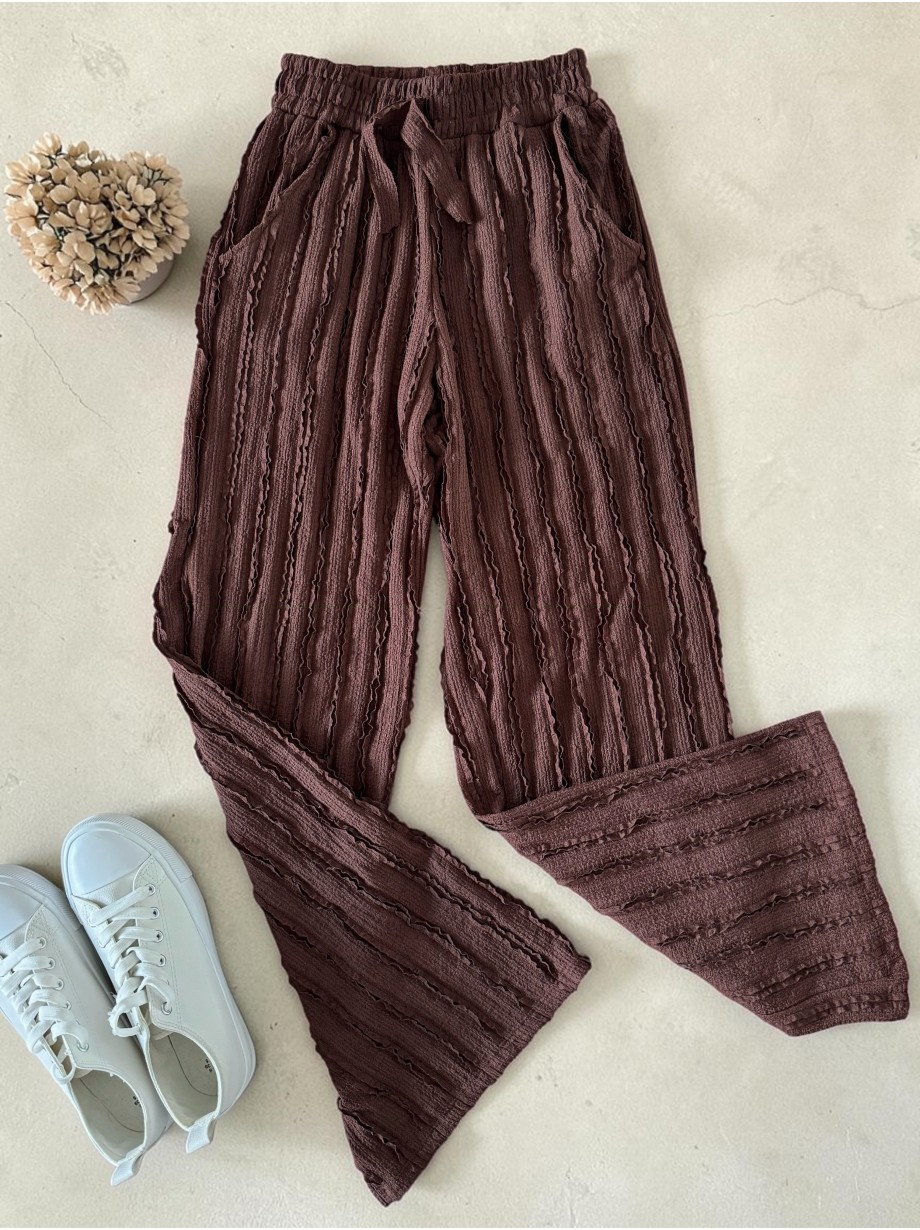 Pantaloni dama din bumbac maro cu aspect creponat foarte versatili
