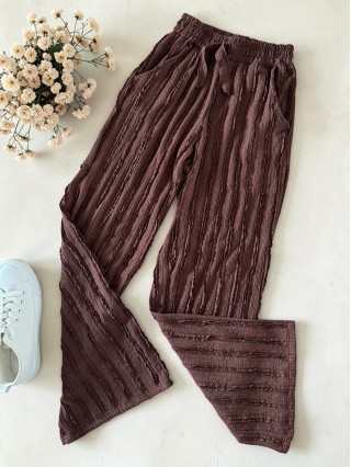 Pantaloni dama din bumbac maro cu aspect creponat foarte versatili