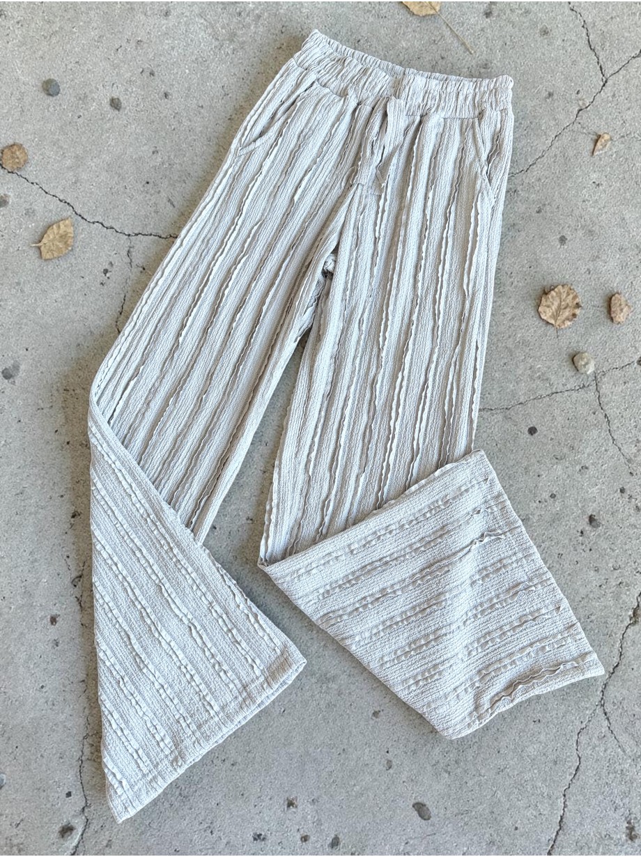 Pantaloni dama din bumbac gri deschis cu aspect creponat foarte versatili