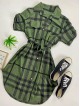 Rochie ieftina casual stil camasa khaki si neagra cu dungi si cordon in talie