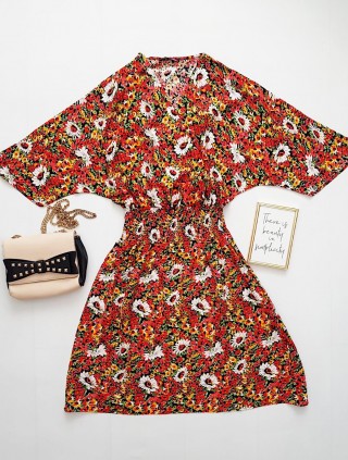 Rochie de zi ieftina rosie cu imprimeu floral si elastic lat in talie