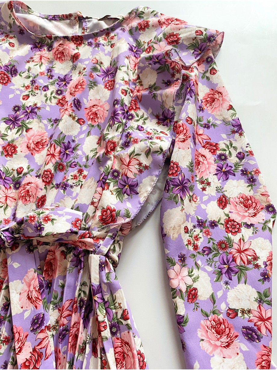 Rochie dama ieftina mov midi cu pliuri si volanase si imprimeu multifloral