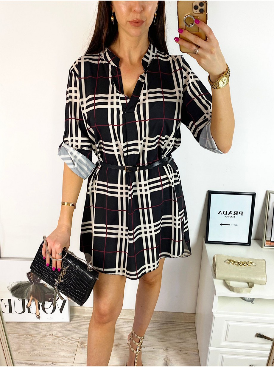 Rochie eleganta scurta neagra cu guler, curea si imprimeu linii