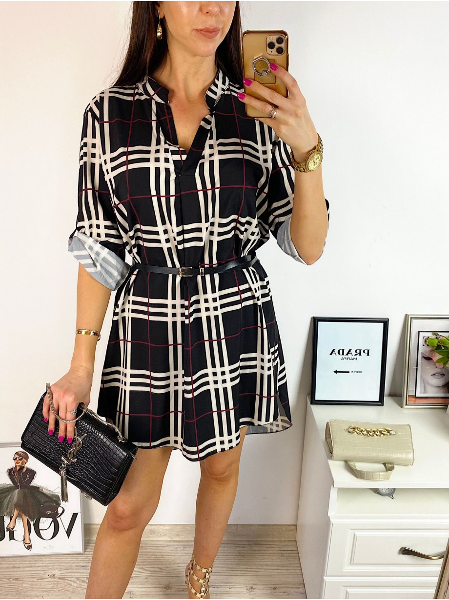 Rochie eleganta scurta neagra cu guler, curea si imprimeu linii