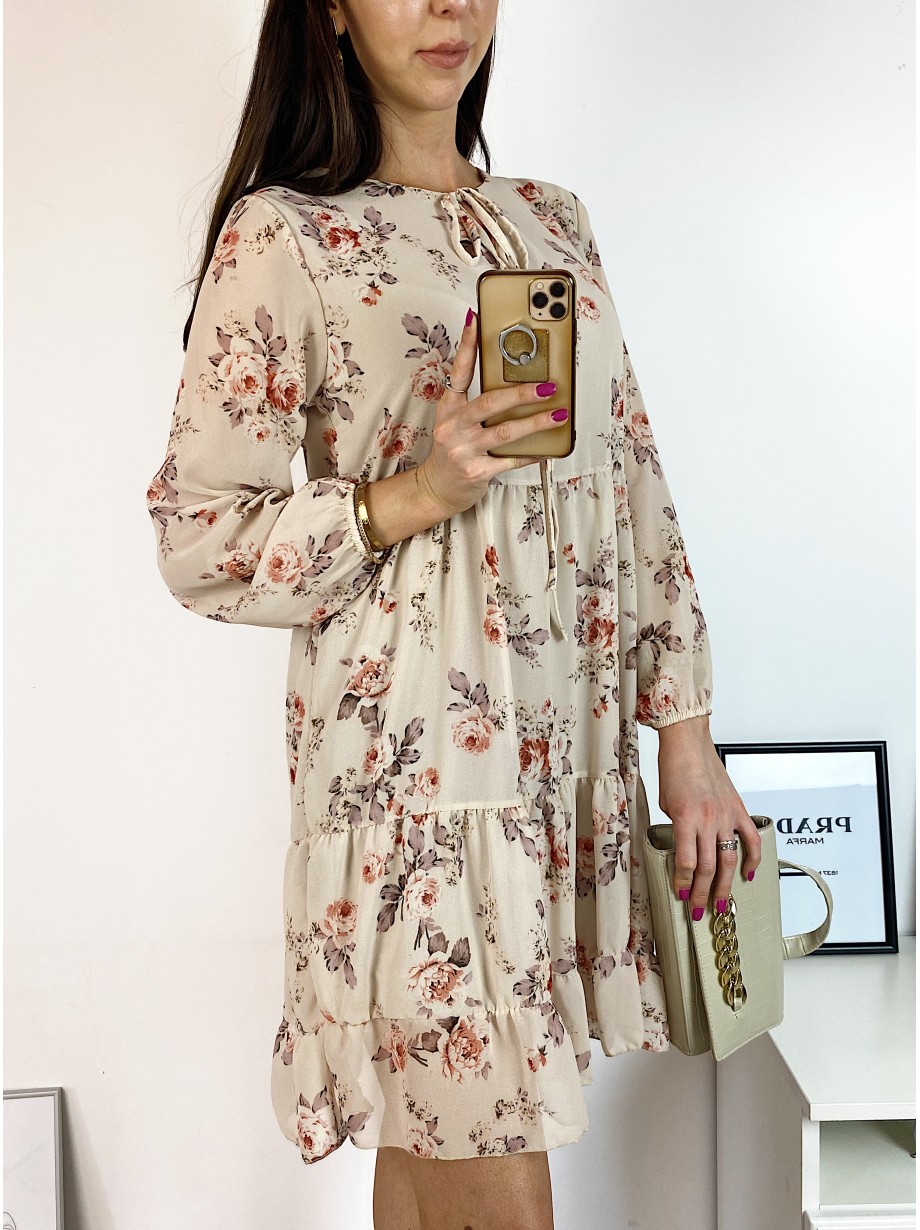 Rochie eleganta scurta crem cu volanase, maneci lungi si flori mici Rochie eleganta scurta crem cu volanase, maneci lungi si flori mici