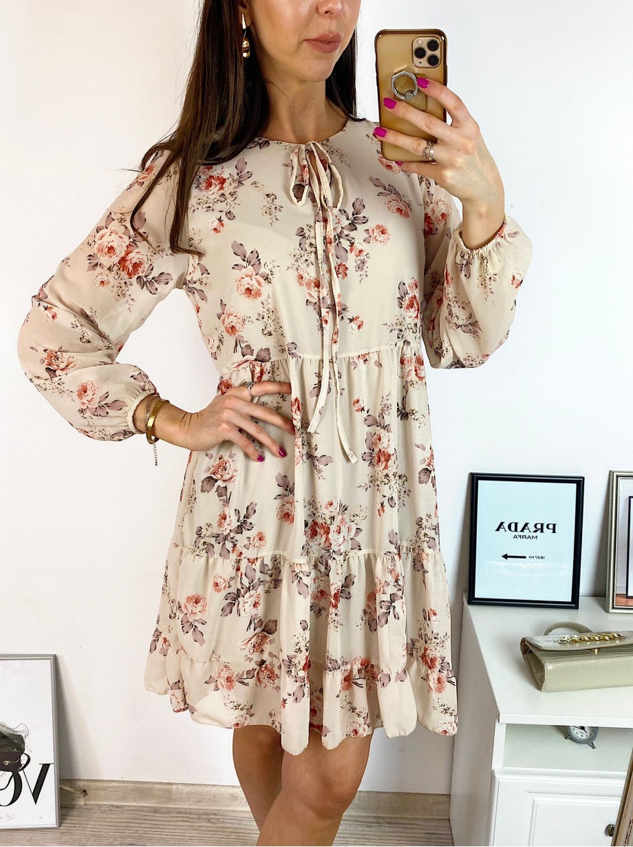 Rochie eleganta scurta crem cu volanase, maneci lungi si flori mici