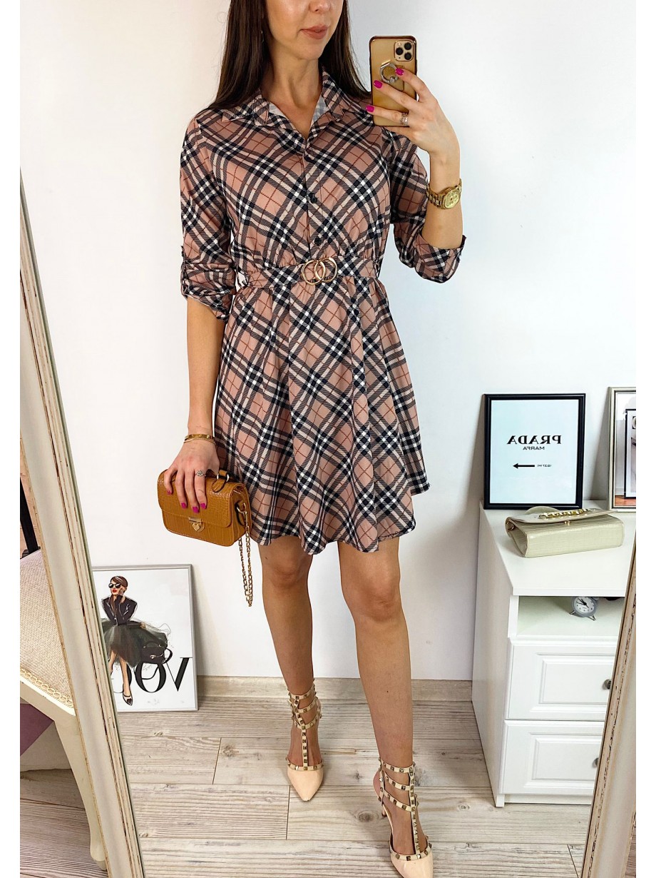 Rochie de zi ieftina roz cu imprimeu linii si accesoriu in talie