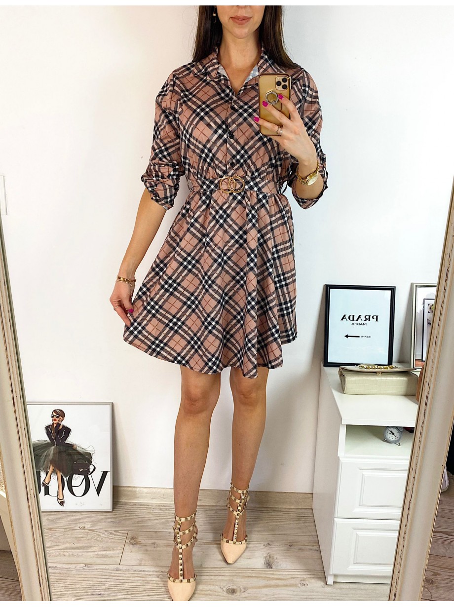 Rochie de zi ieftina roz cu imprimeu linii si accesoriu in talie