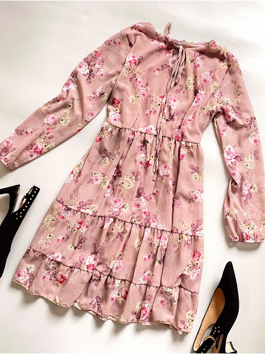 Rochie eleganta scurta roz cu volanase, maneci lungi si flori mici