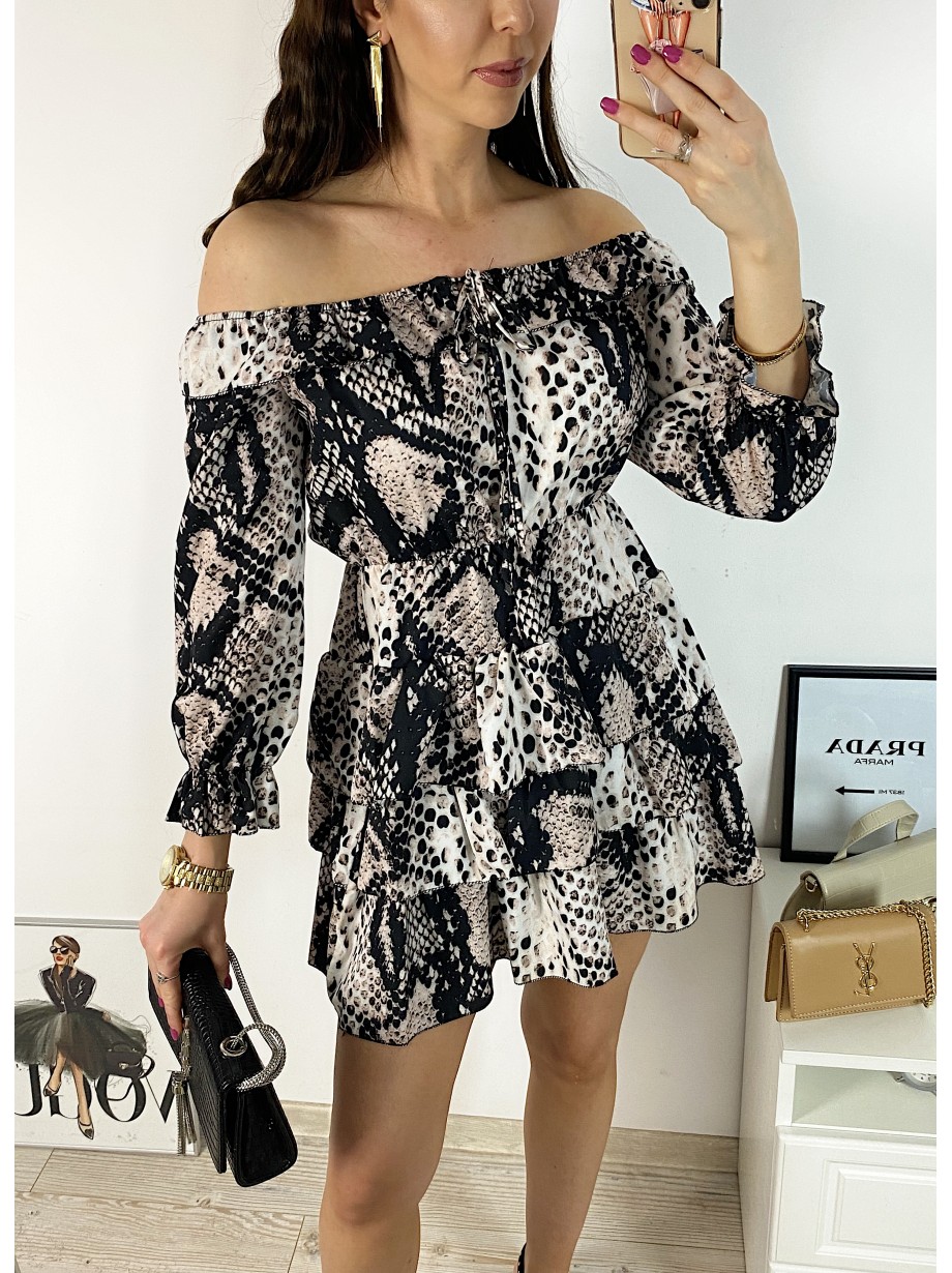 Rochie de zi ieftina neagra cu imprimeu snake si umerii goi