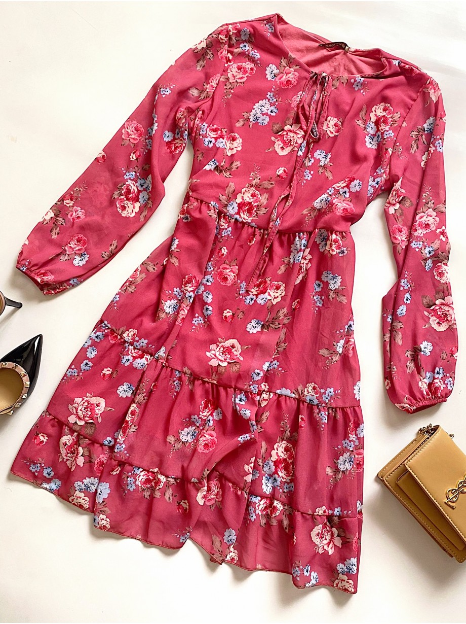 Rochie eleganta scurta roz inchis cu volanase, maneci lungi si flori mici