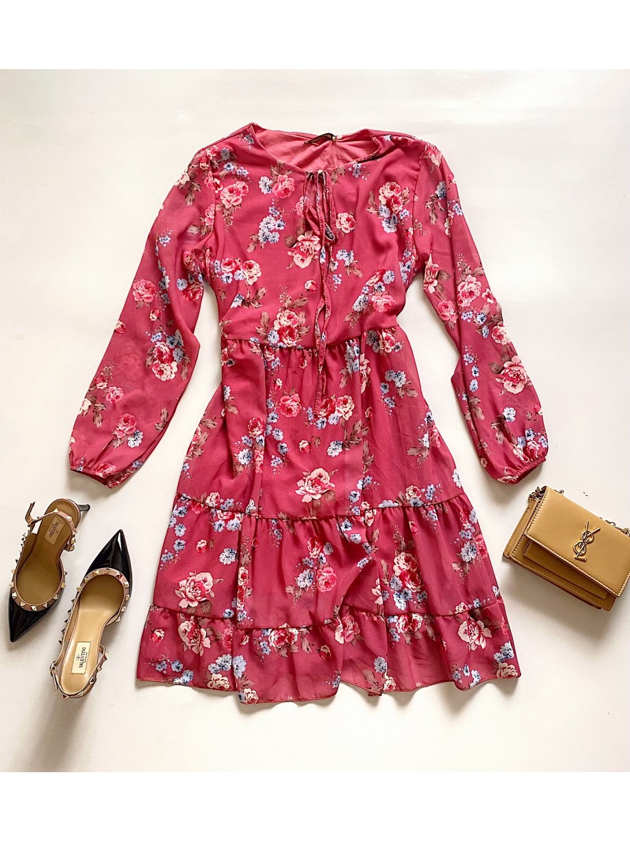 Rochie eleganta scurta roz inchis cu volanase, maneci lungi si flori mici