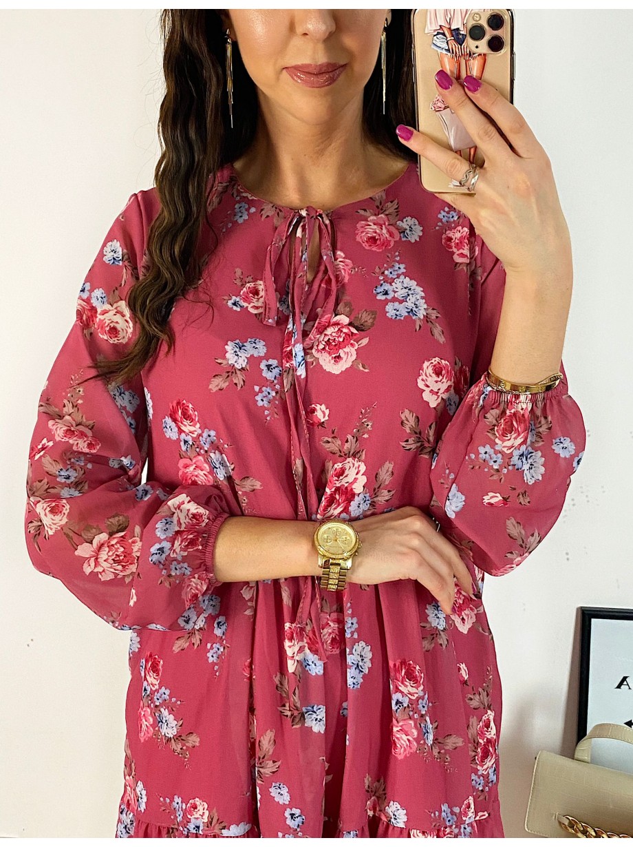 Rochie eleganta scurta roz inchis cu volanase, maneci lungi si flori mici