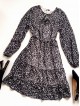 Rochie de zi casual neagra cu imprimeu animal print si snur la gat