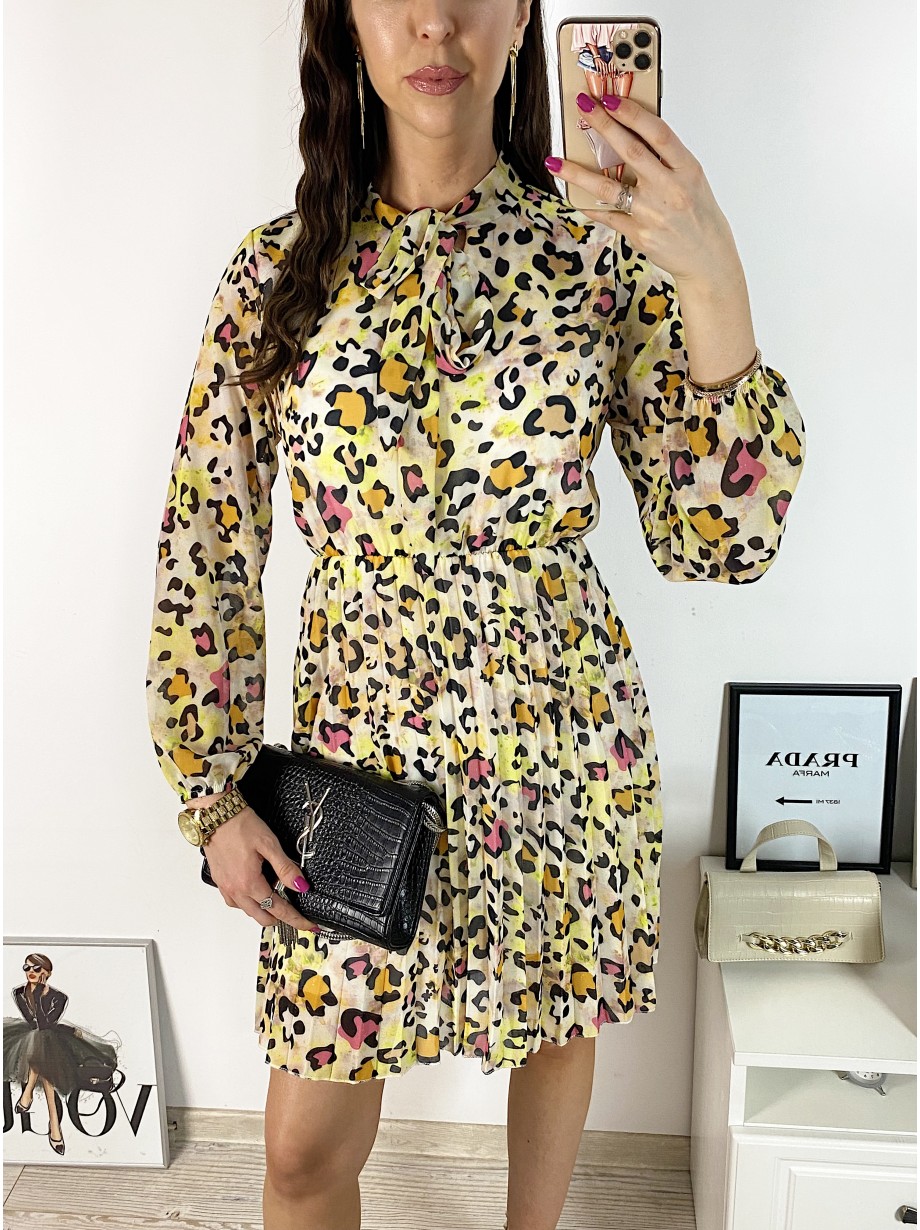 Rochie de zi casual galbena cu imprimeu animal print si snur la gat