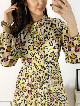 Rochie de zi casual galbena cu imprimeu animal print si snur la gat