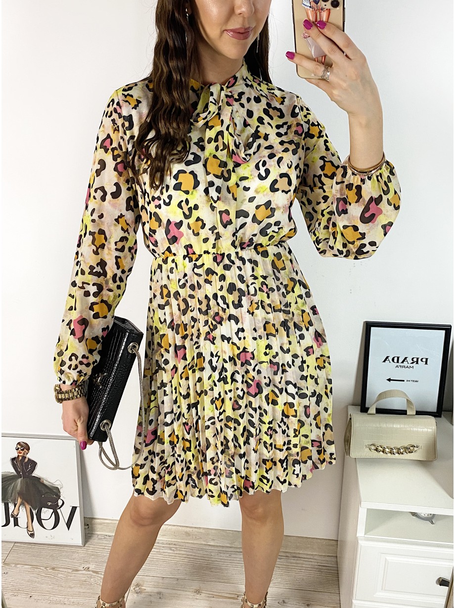 Rochie de zi casual galbena cu imprimeu animal print si snur la gat