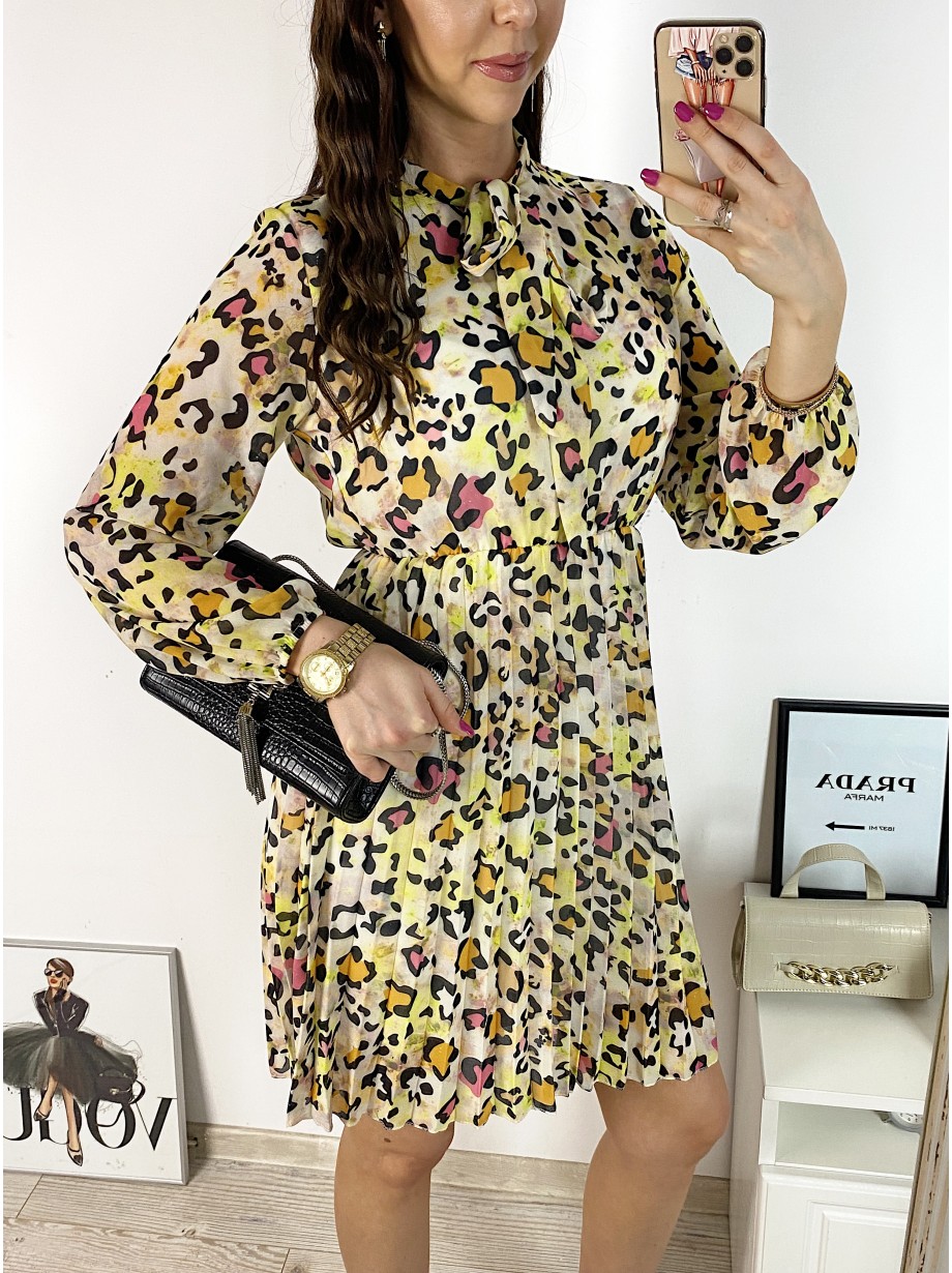 Rochie de zi casual galbena cu imprimeu animal print si snur la gat